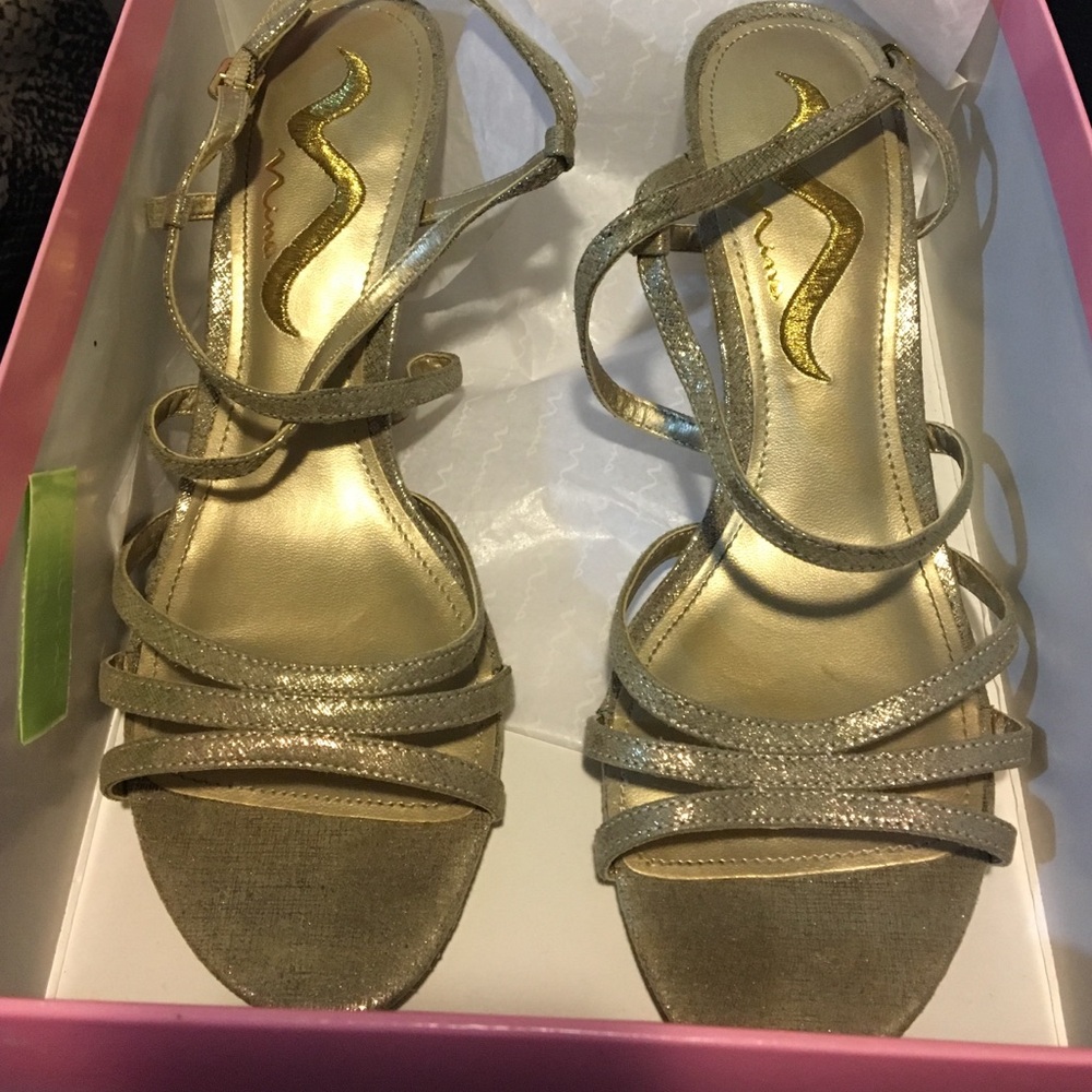 Nina Gaila heel